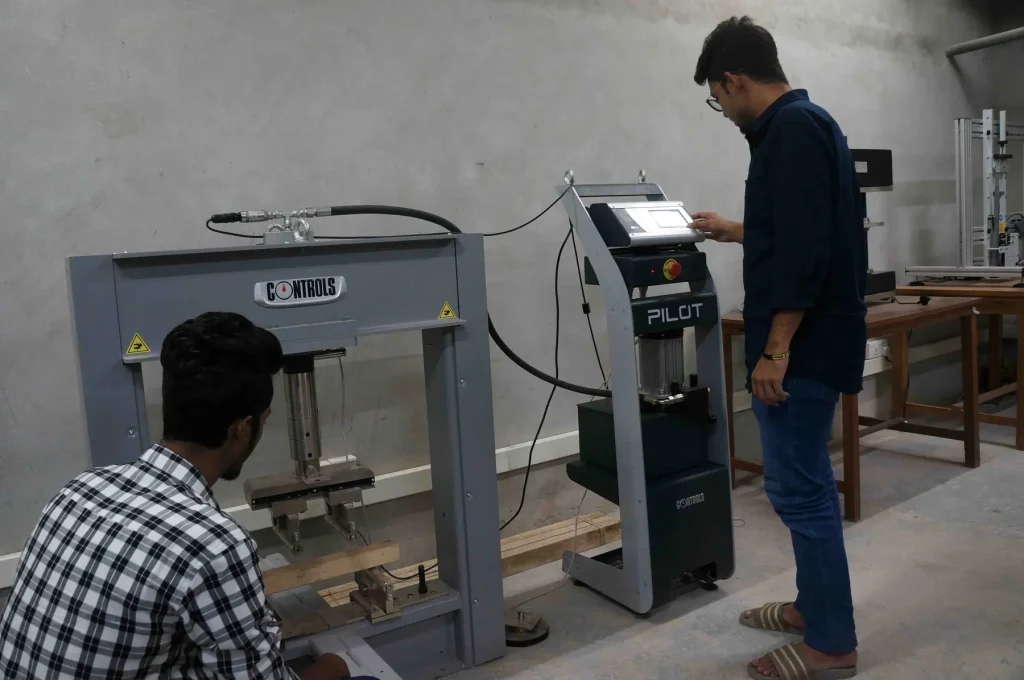 Universal testing machine in a strength of materials laboratory